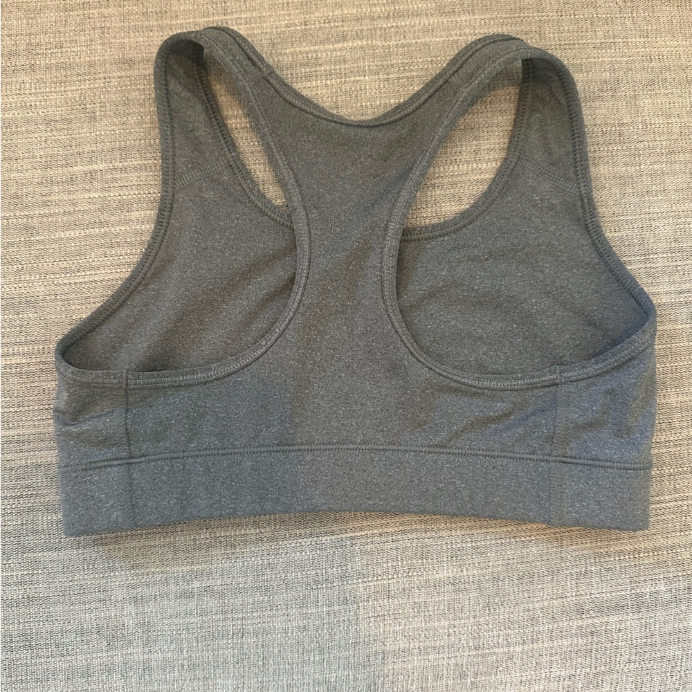 (4) Nike sports bras - Picture 14 of 14